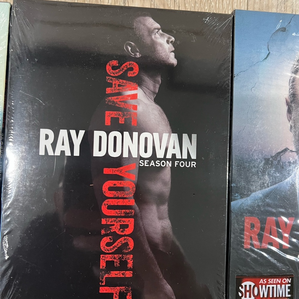 Ray Donovan DVD Box Set Collection - Picture 5 of 8